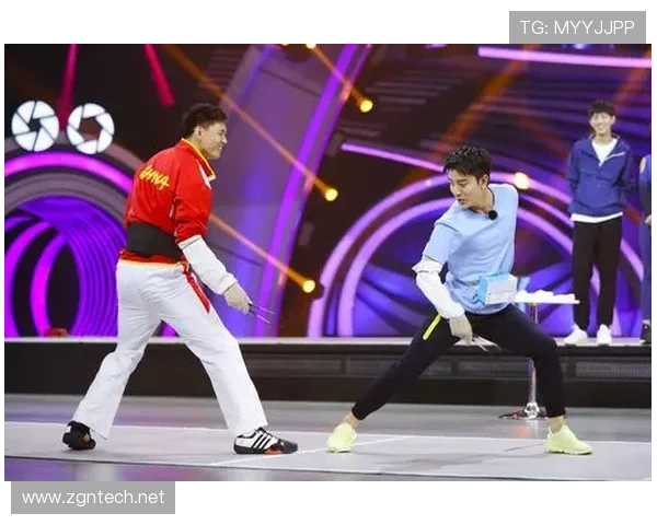 仲满比赛一本正经，休息日背的包比我房租还贵——我笑岔气了